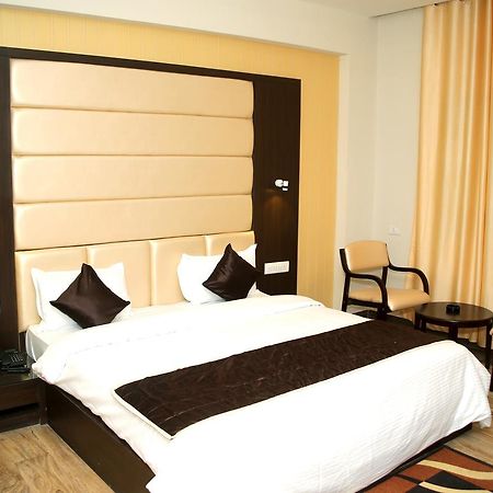 Hotel Lavanya Palace Ratlam Bagian luar foto