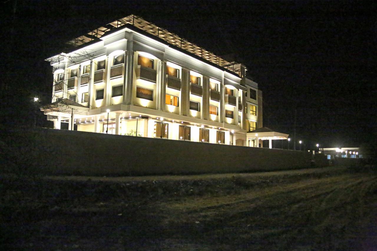 Hotel Lavanya Palace Ratlam Bagian luar foto