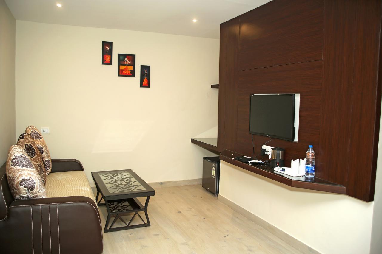 Hotel Lavanya Palace Ratlam Bagian luar foto