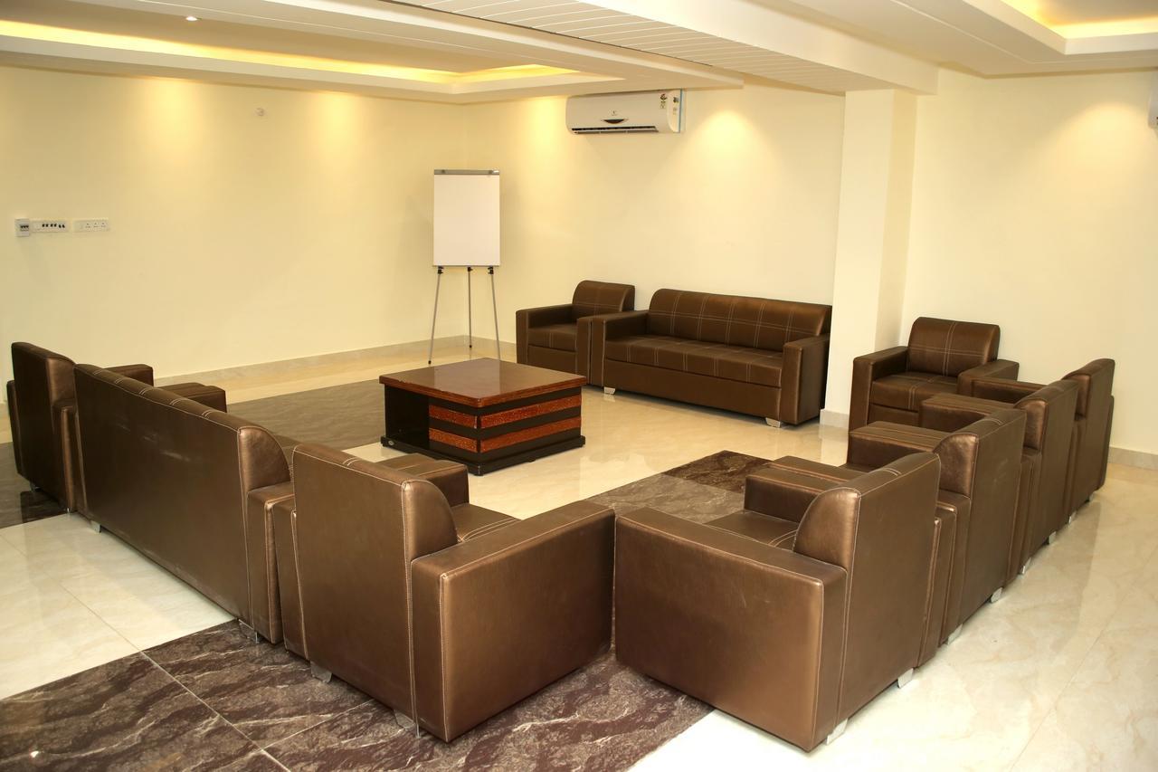 Hotel Lavanya Palace Ratlam Bagian luar foto