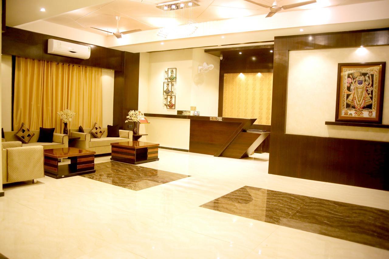 Hotel Lavanya Palace Ratlam Bagian luar foto