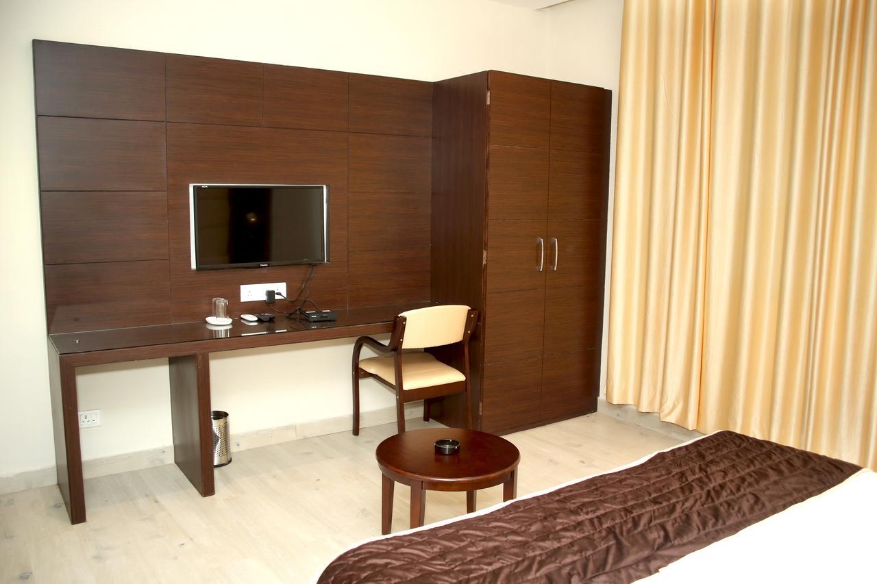 Hotel Lavanya Palace Ratlam Bagian luar foto