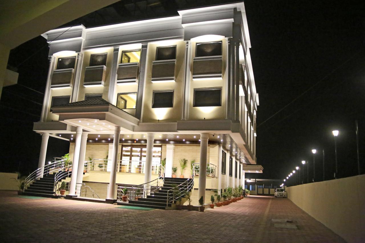 Hotel Lavanya Palace Ratlam Bagian luar foto