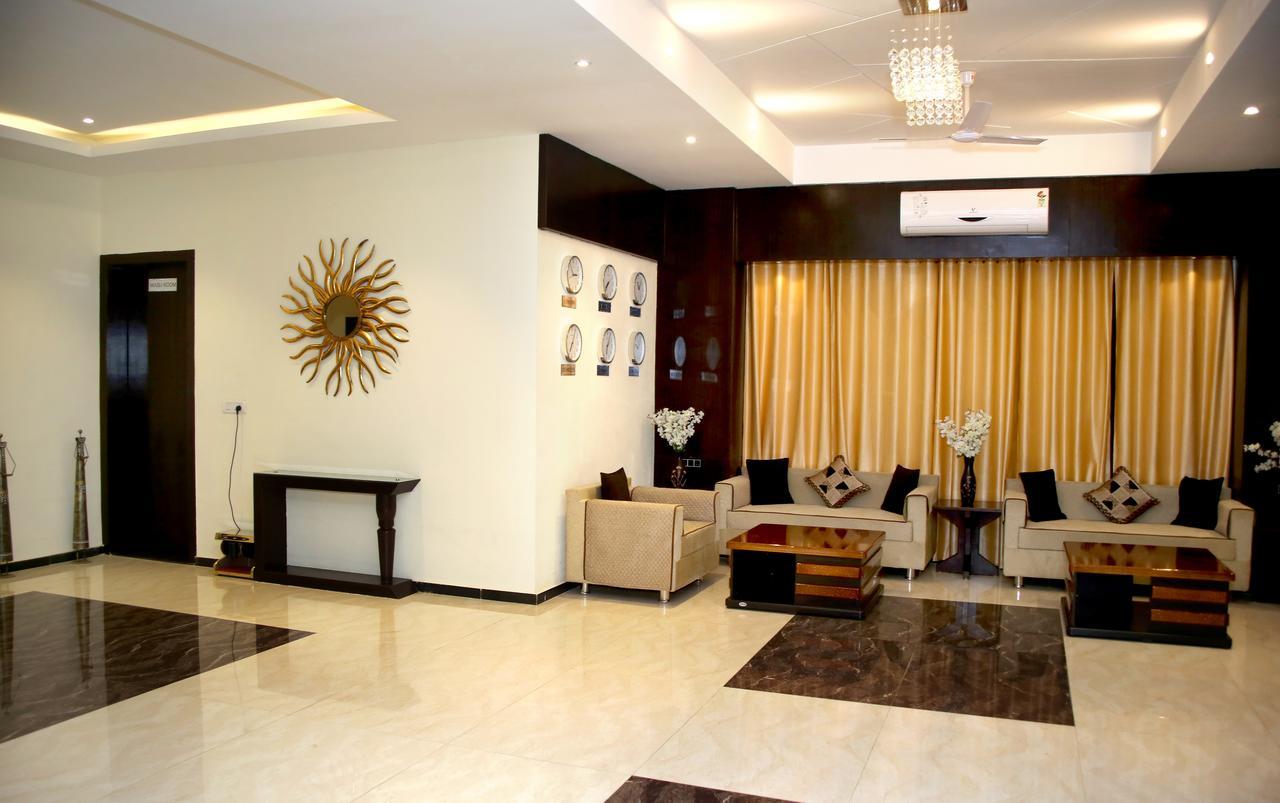 Hotel Lavanya Palace Ratlam Bagian luar foto